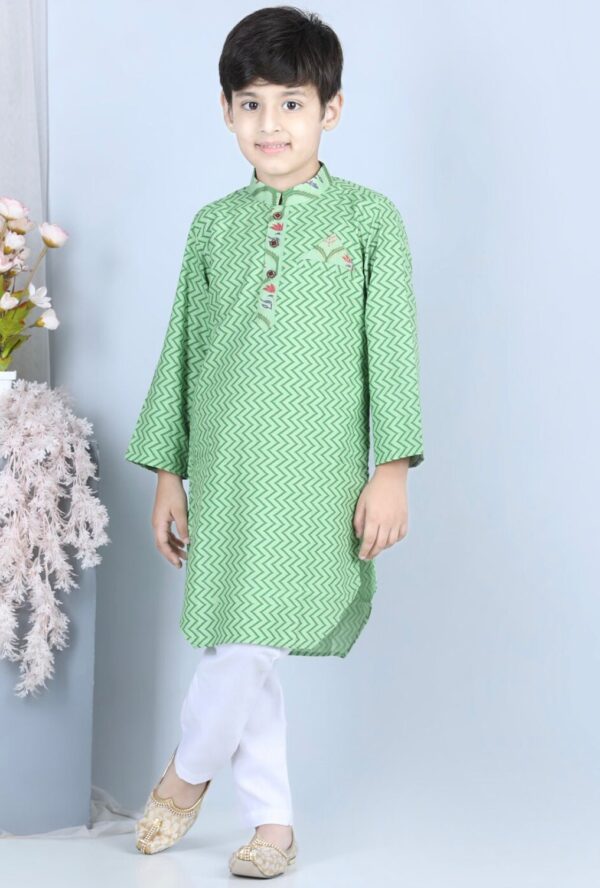 green-solid-kurta-set-3