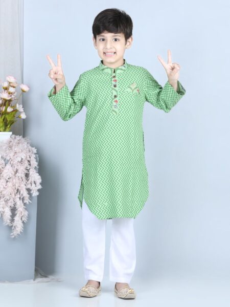 green-solid-kurta-set-4