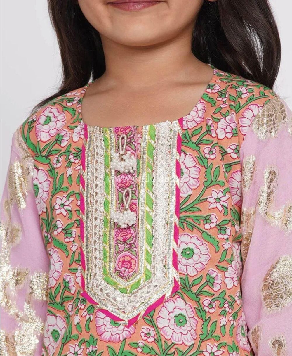 Powder pink Banarsi lace work embellished Kurti with Sharara and Dupatta - Image 4