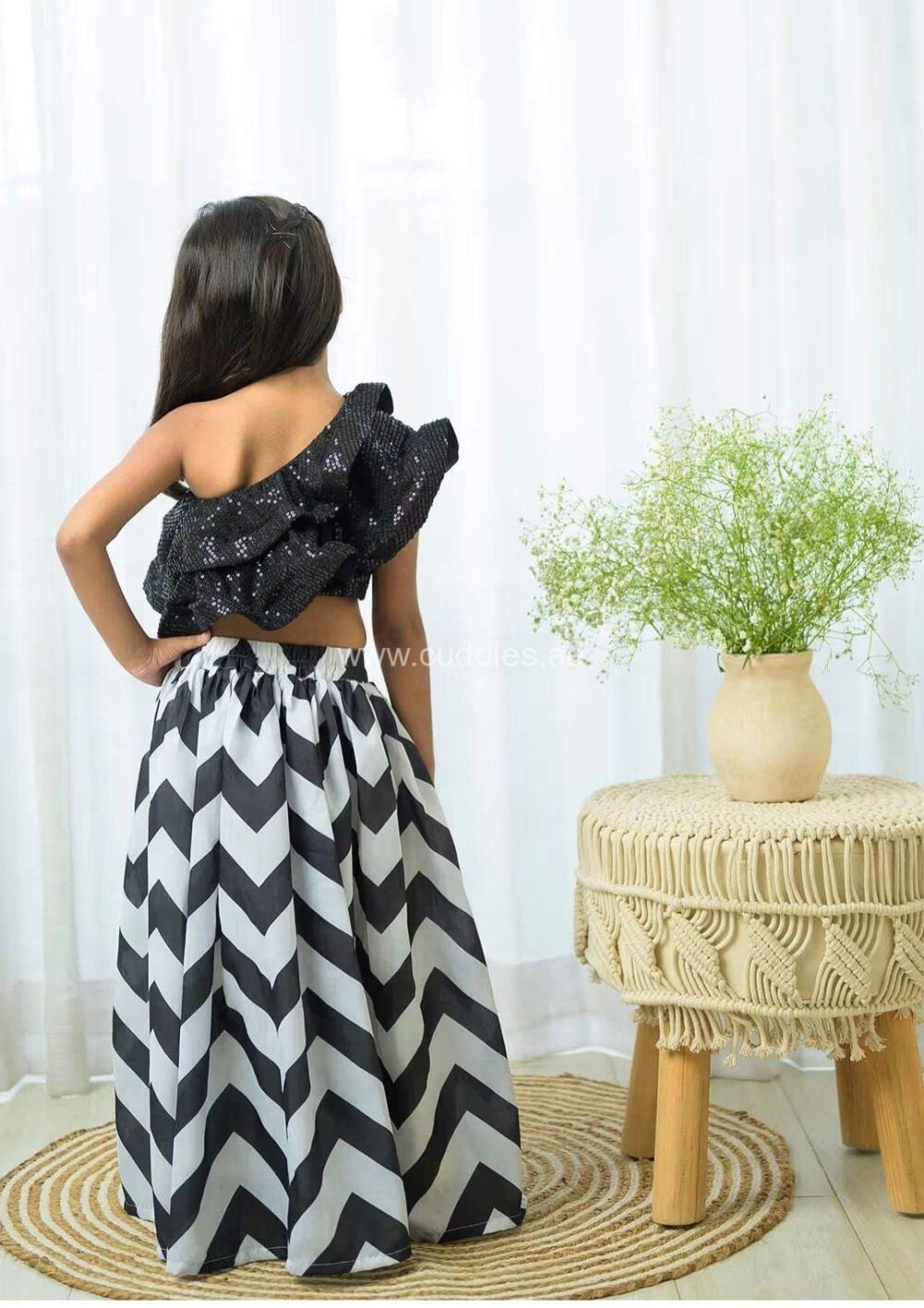 Black sequined one shoulder Top with Skirt set - Image 4