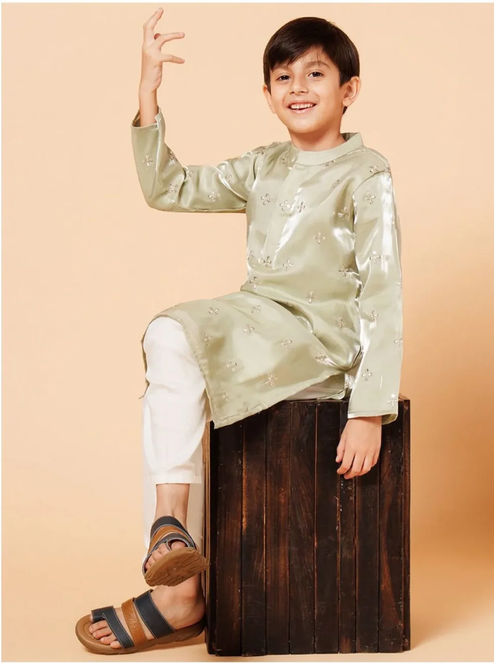 Green Ethnic motif embroidered Kurta pajama set