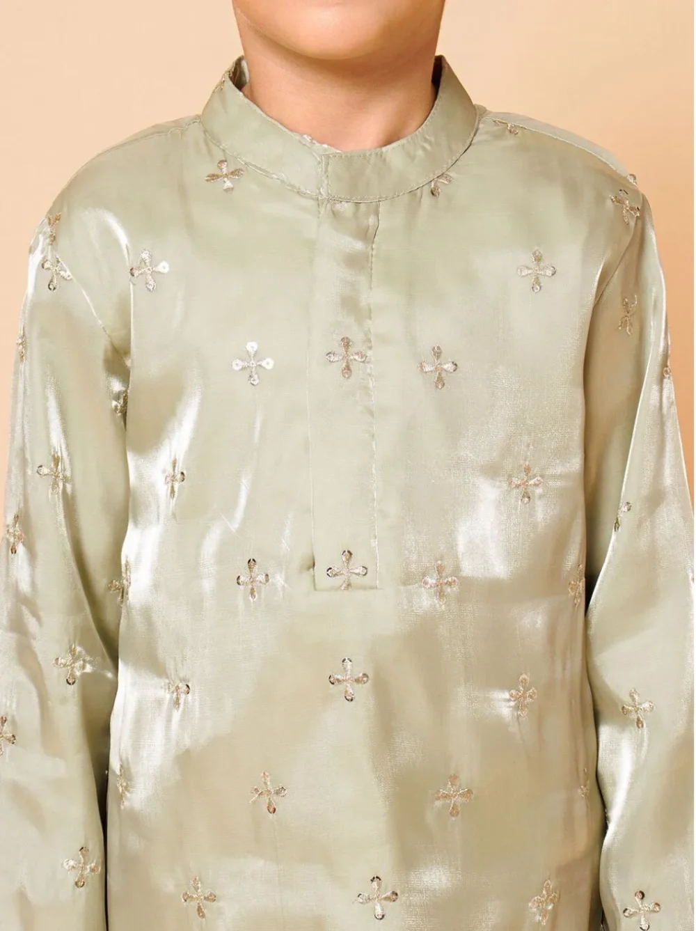 Green Ethnic motif embroidered Kurta pajama set - Image 3