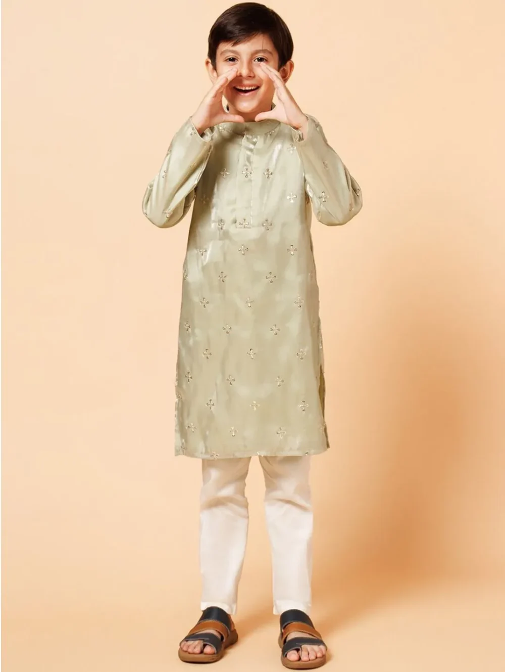 Green Ethnic motif embroidered Kurta pajama set - Image 4